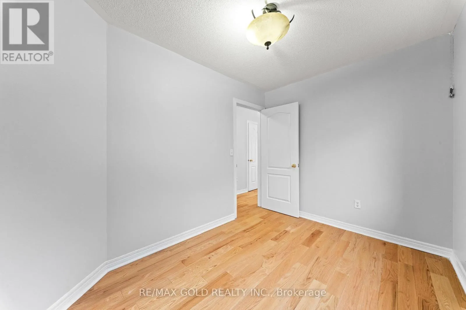 70 CRYSTALVIEW CRESCENT