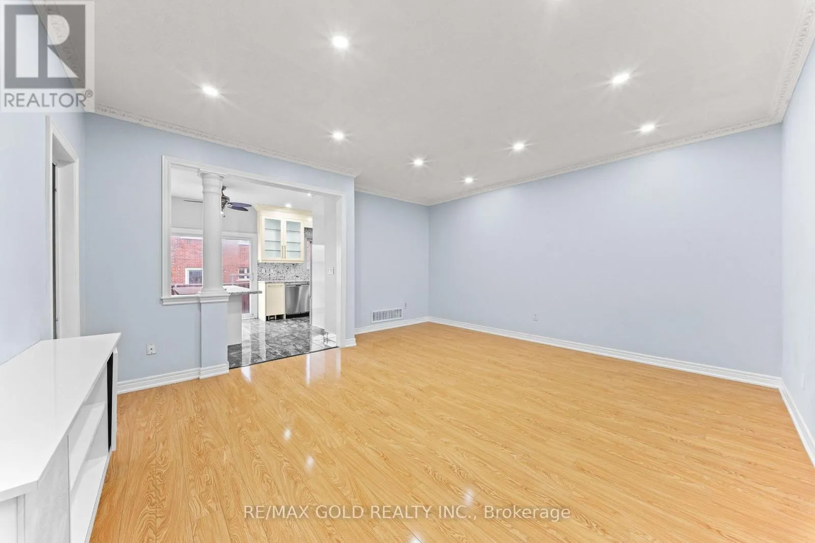 70 CRYSTALVIEW CRESCENT