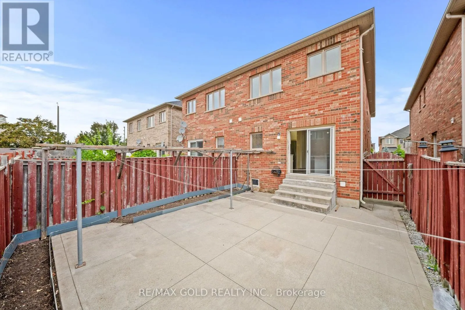 70 CRYSTALVIEW CRESCENT