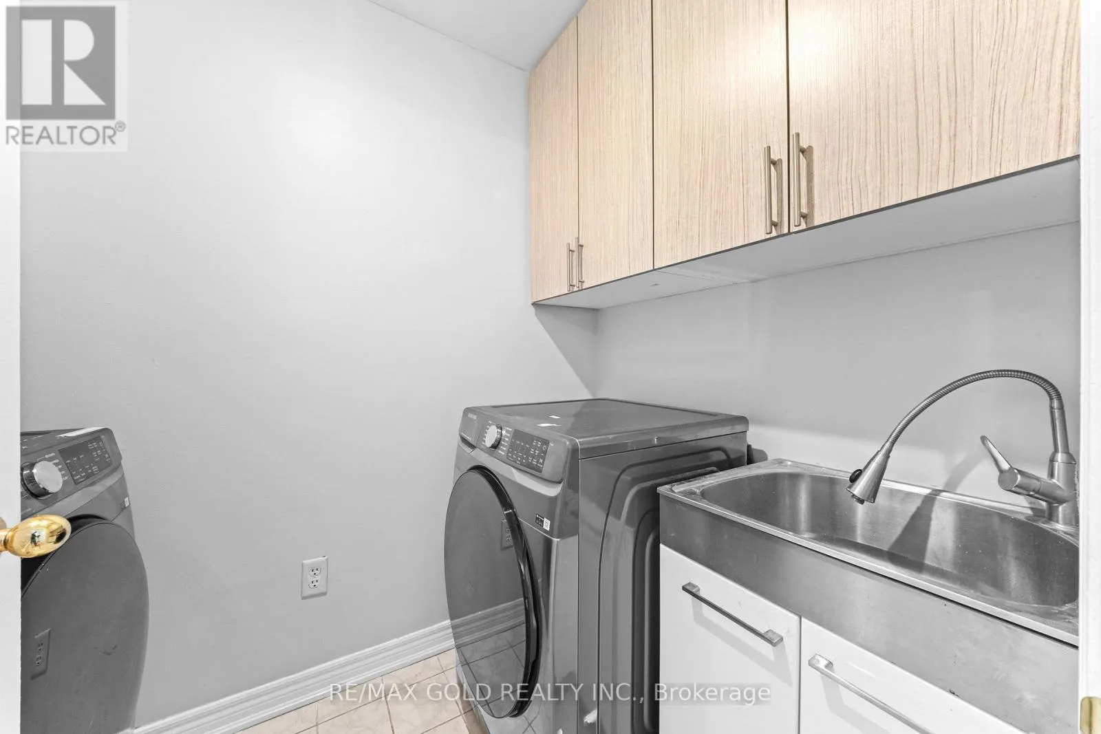 70 CRYSTALVIEW CRESCENT