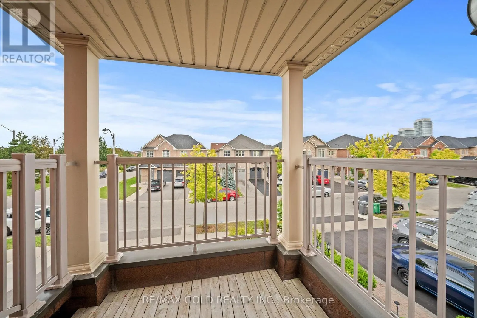 70 CRYSTALVIEW CRESCENT