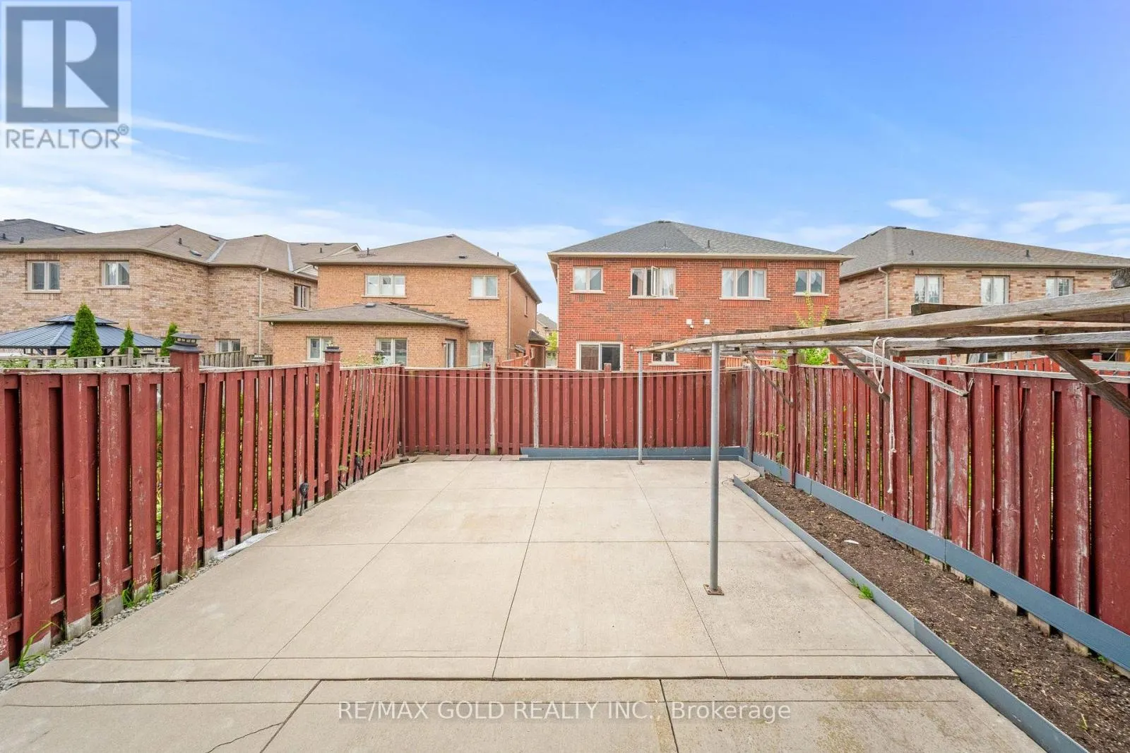 70 CRYSTALVIEW CRESCENT