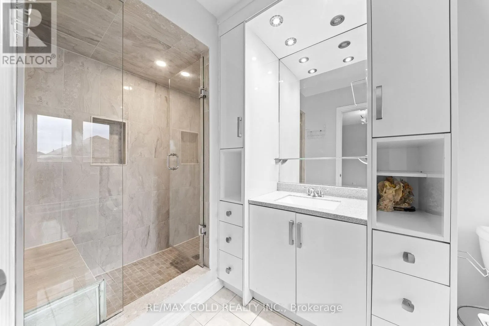 70 CRYSTALVIEW CRESCENT