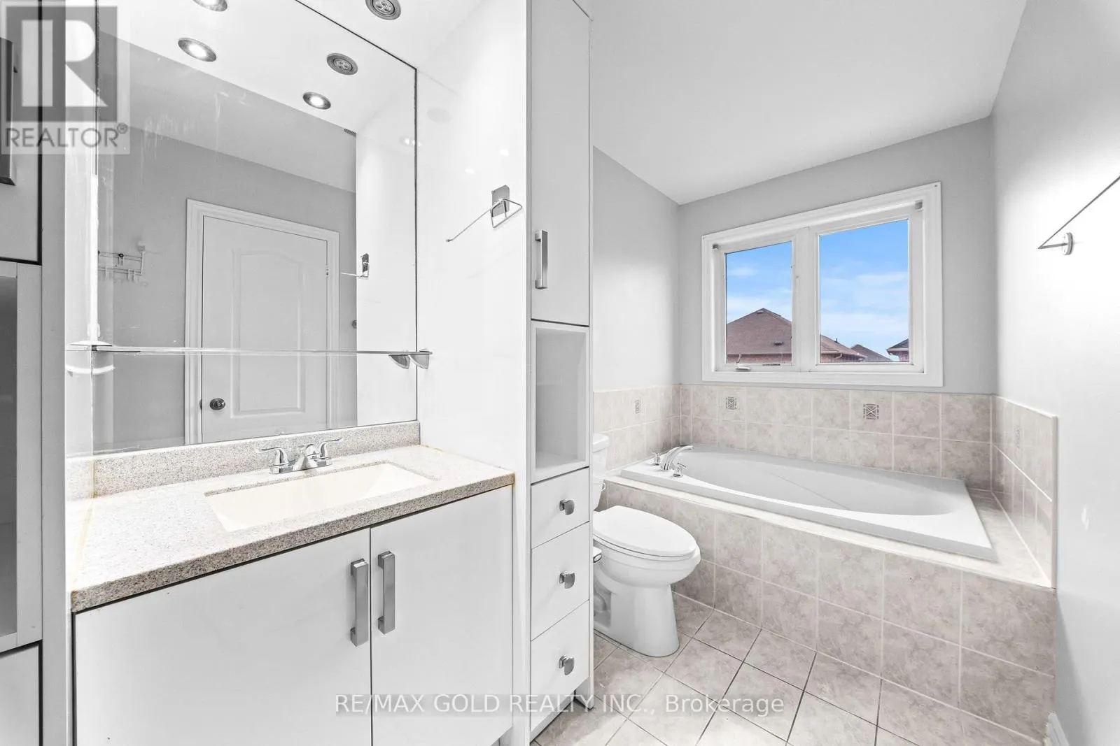 70 CRYSTALVIEW CRESCENT