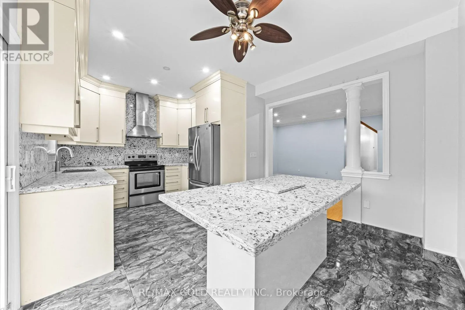 70 CRYSTALVIEW CRESCENT