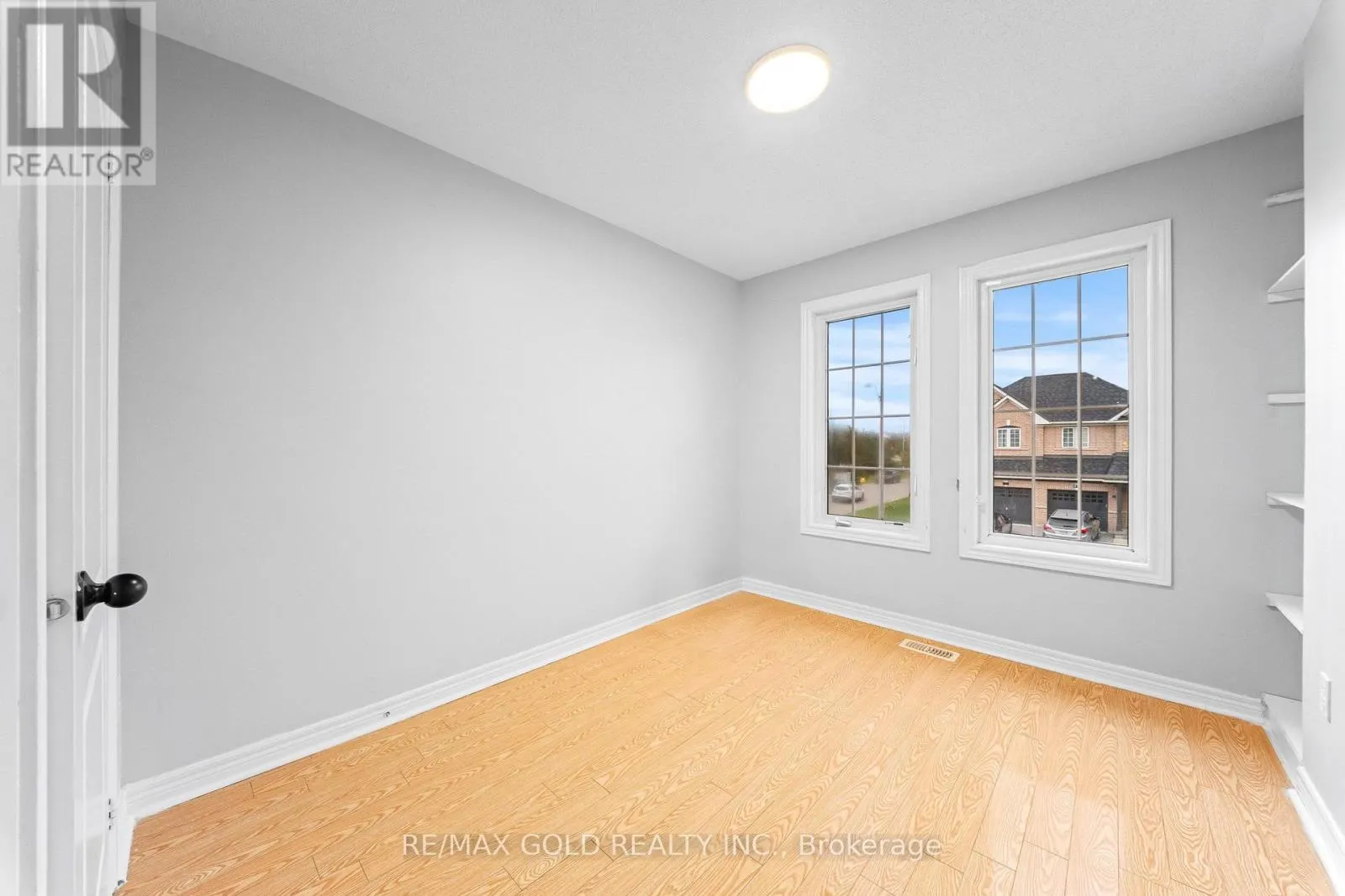 70 CRYSTALVIEW CRESCENT