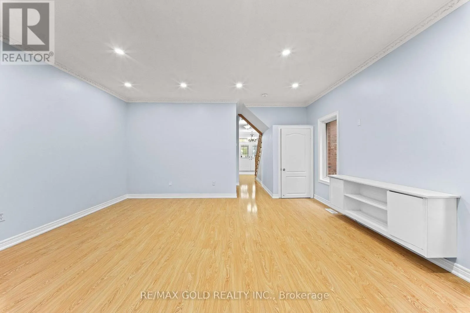 70 CRYSTALVIEW CRESCENT