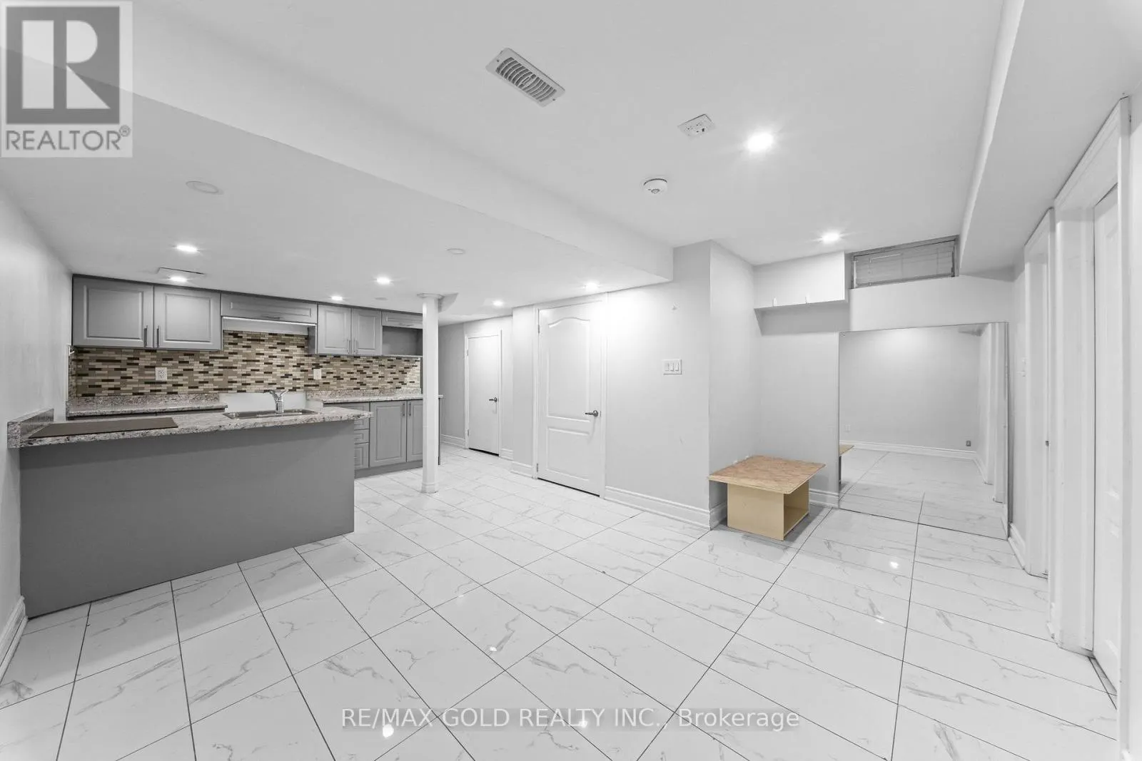 70 CRYSTALVIEW CRESCENT