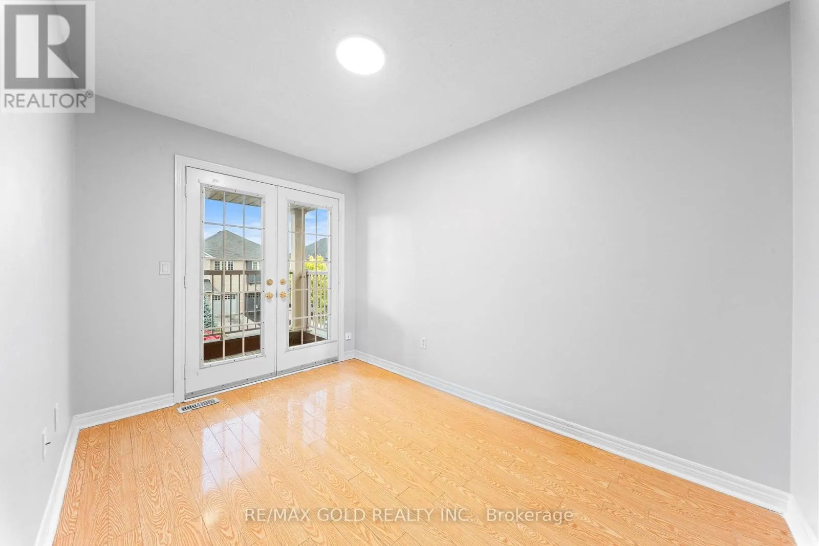 70 CRYSTALVIEW CRESCENT