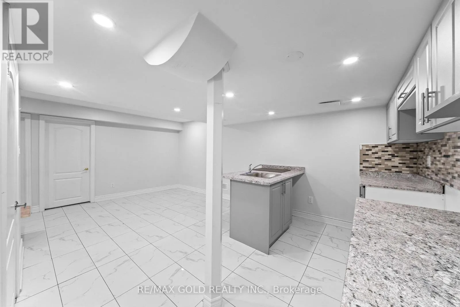 70 CRYSTALVIEW CRESCENT