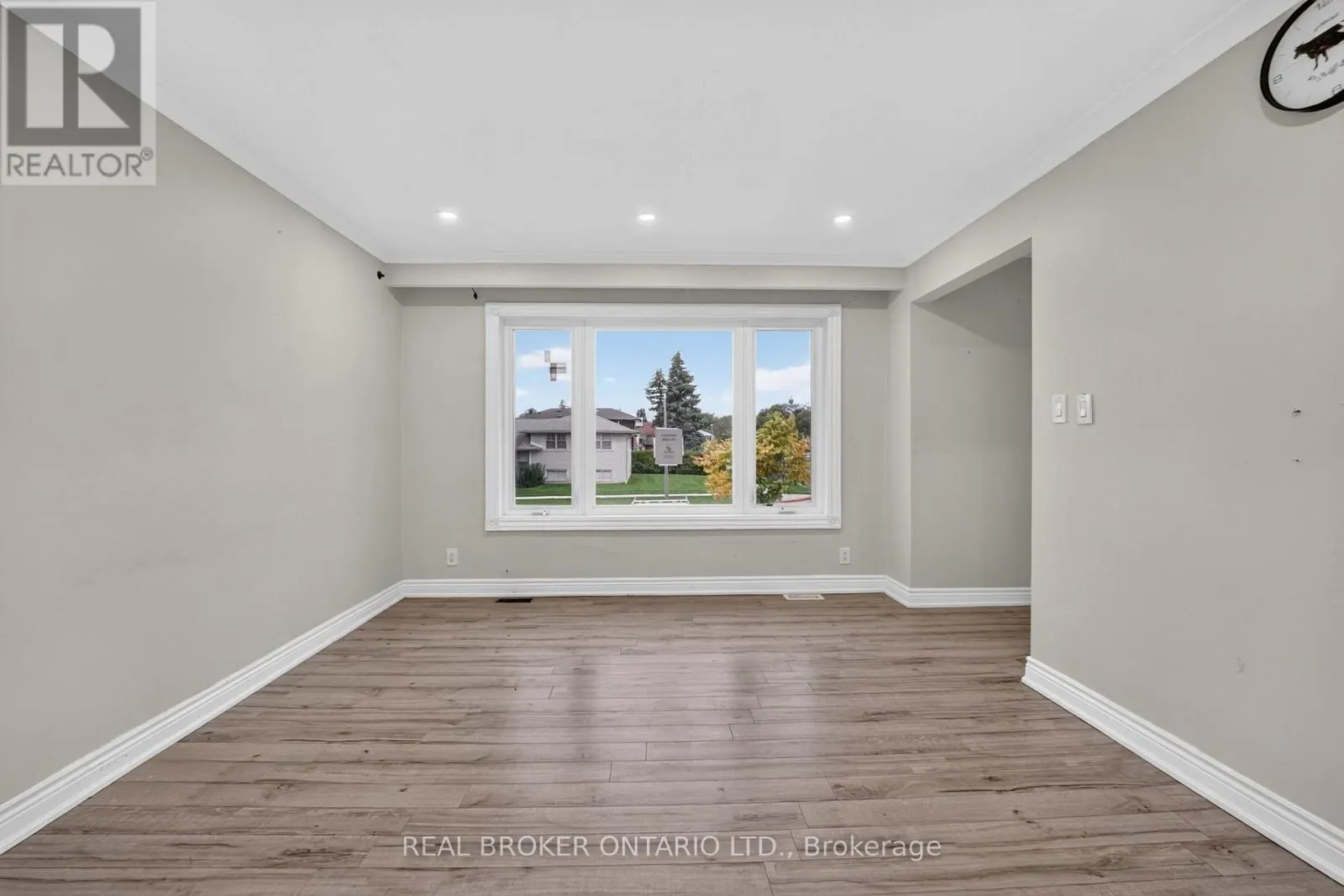 27 VANGE CRESCENT