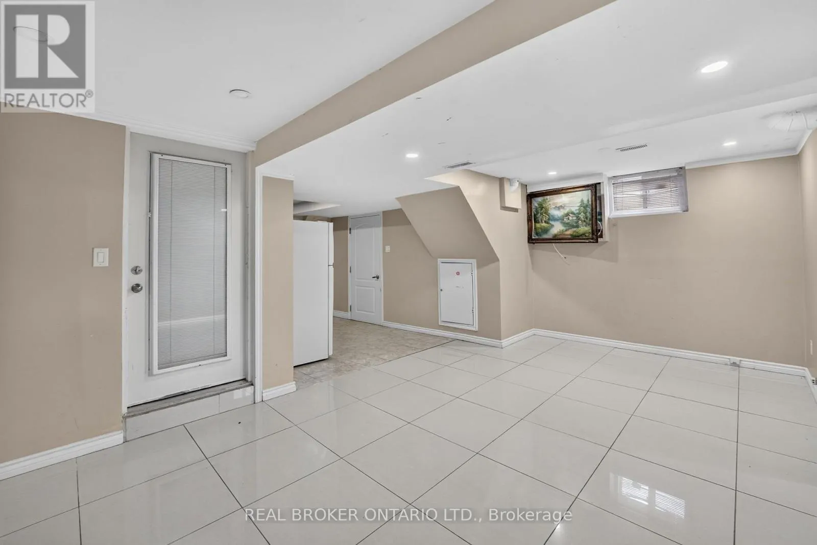 27 VANGE CRESCENT