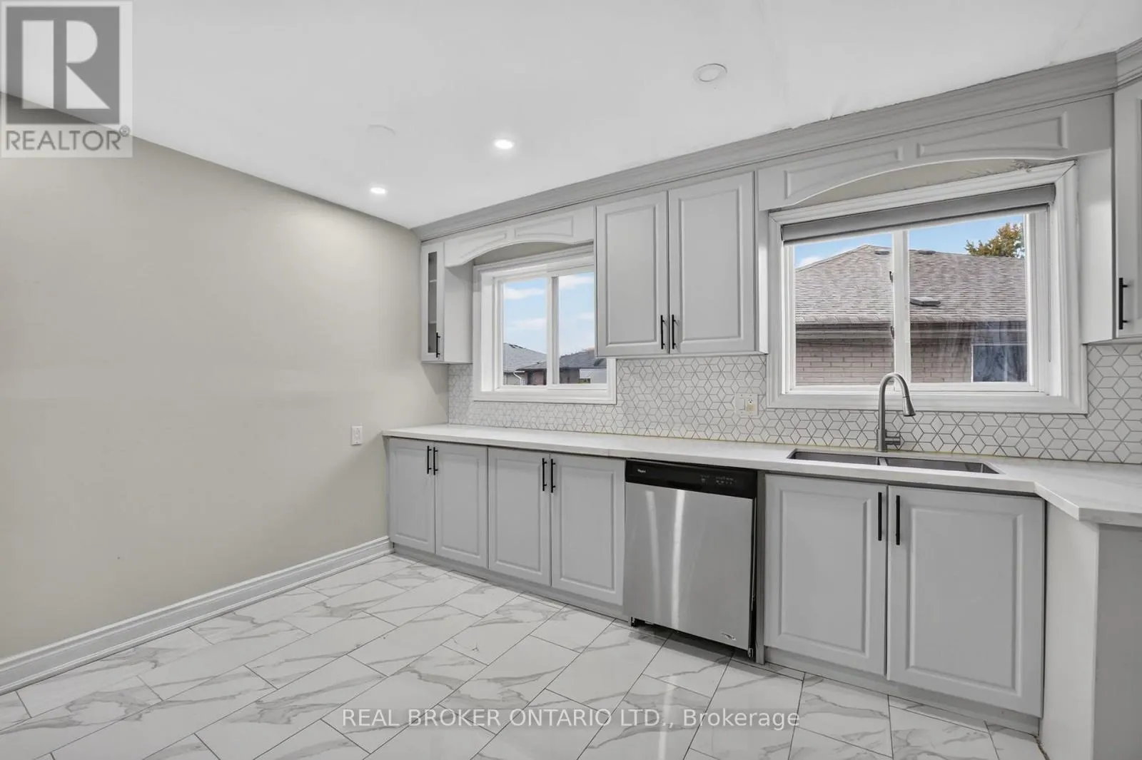 27 VANGE CRESCENT