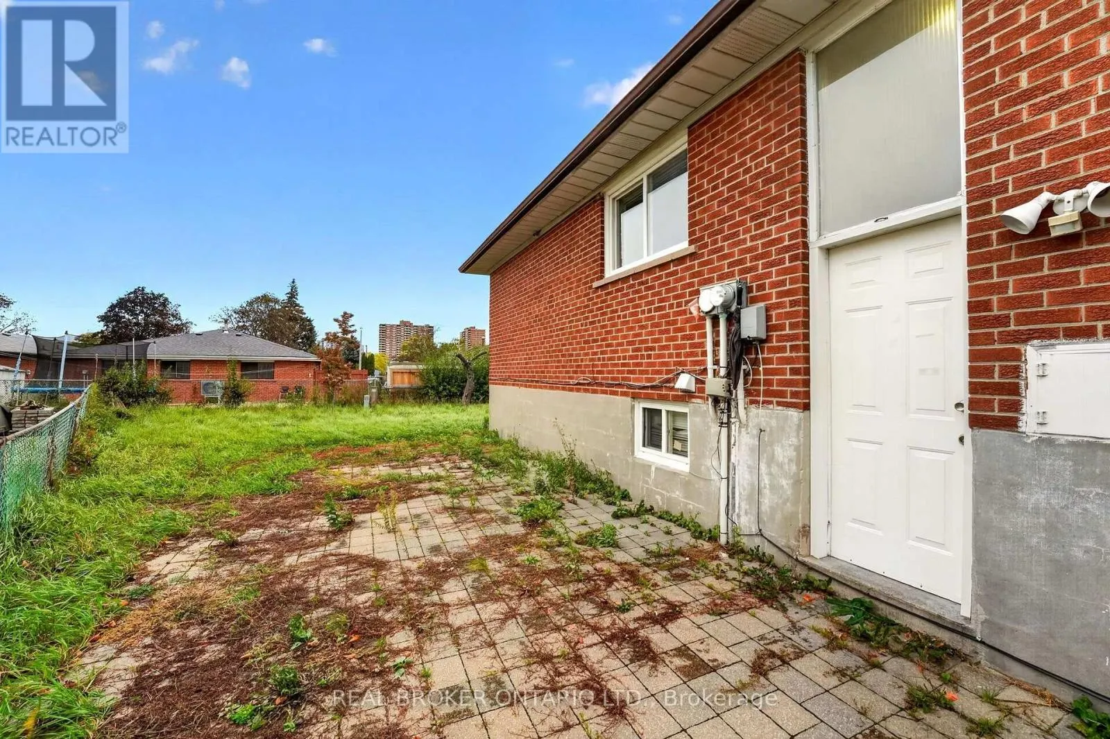 27 VANGE CRESCENT