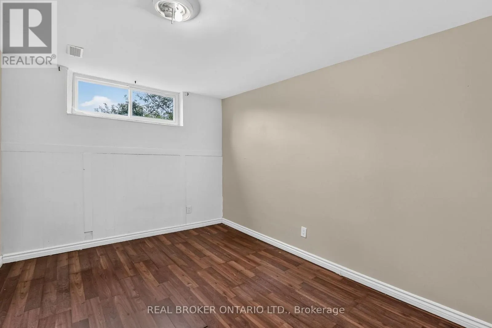 27 VANGE CRESCENT