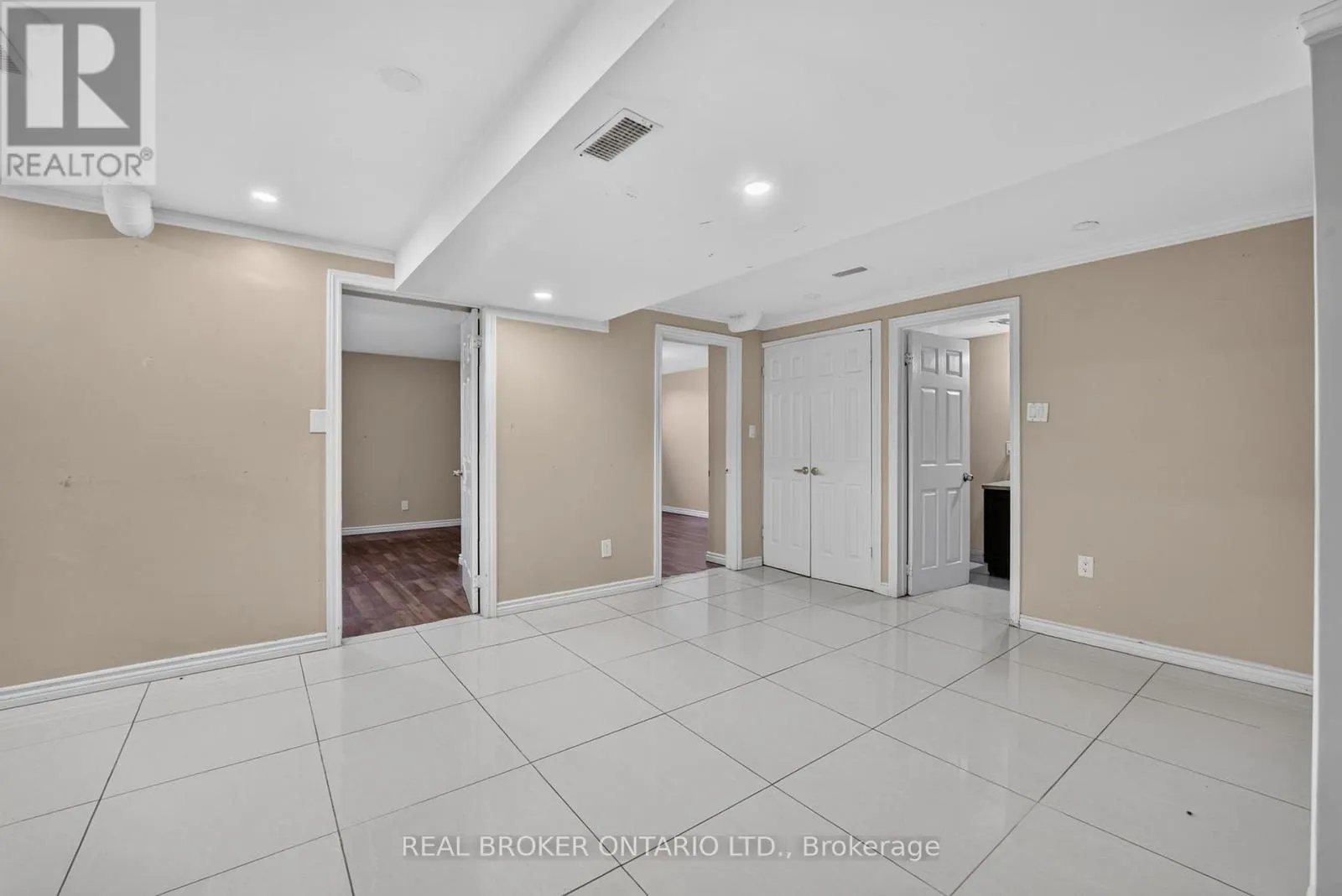27 VANGE CRESCENT