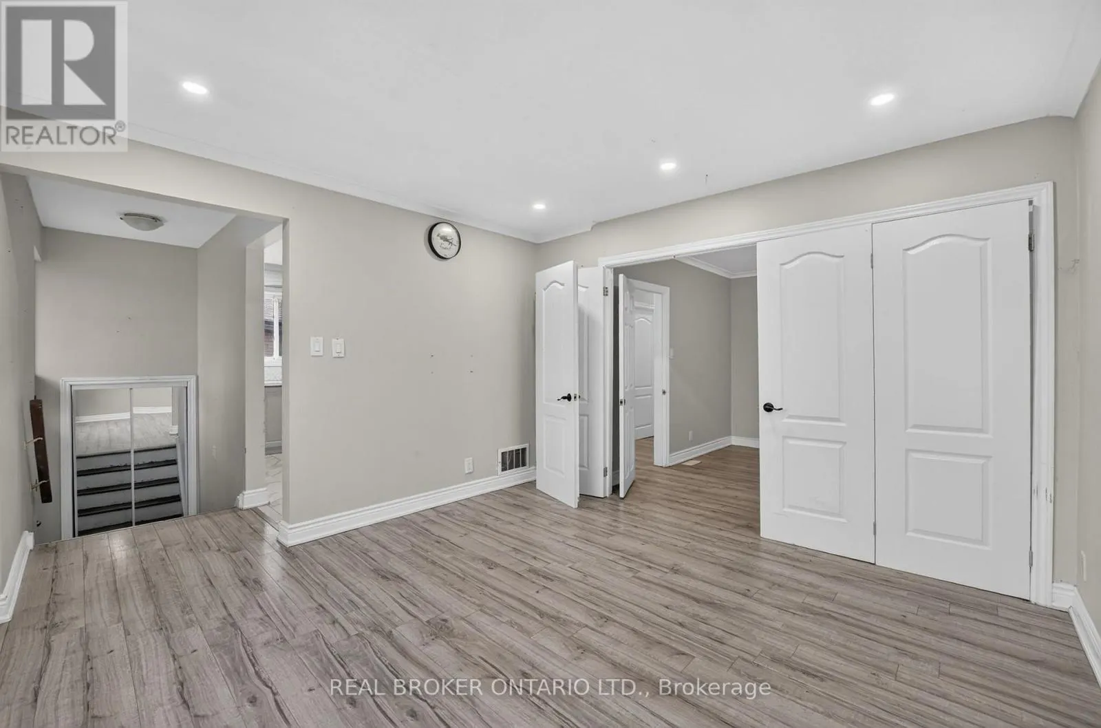 27 VANGE CRESCENT