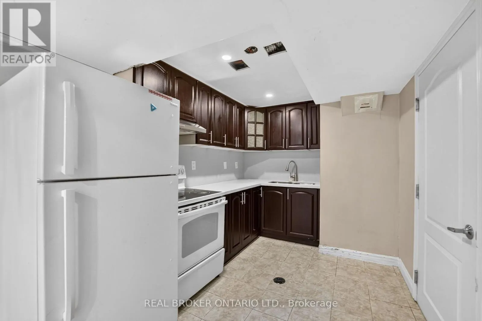 27 VANGE CRESCENT