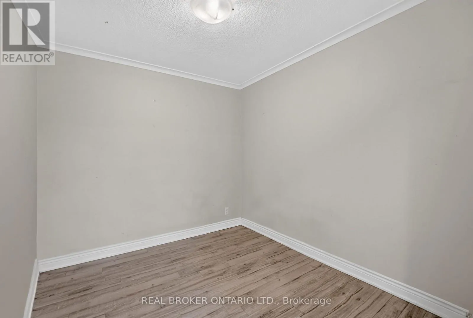 27 VANGE CRESCENT