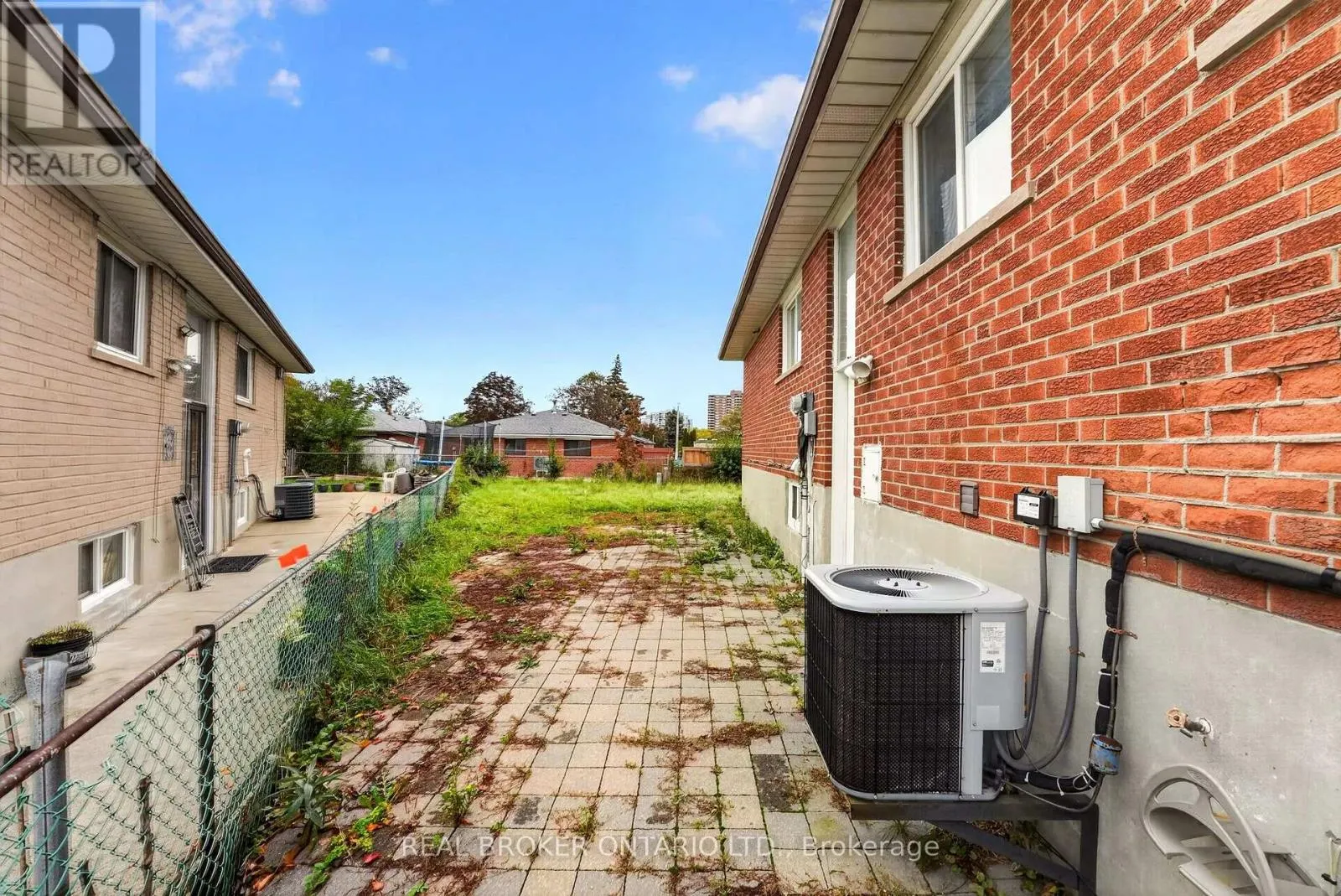 27 VANGE CRESCENT