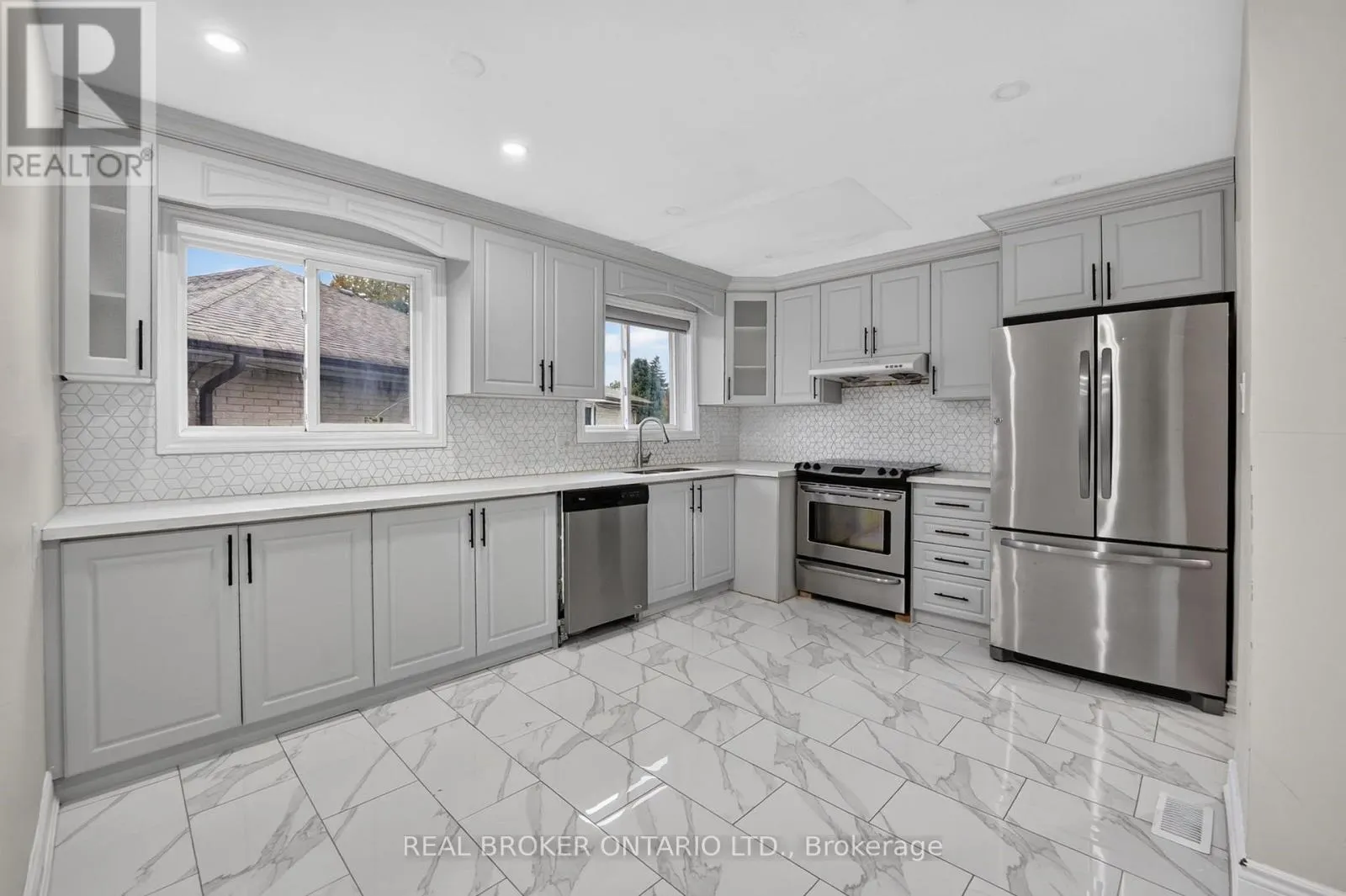 27 VANGE CRESCENT