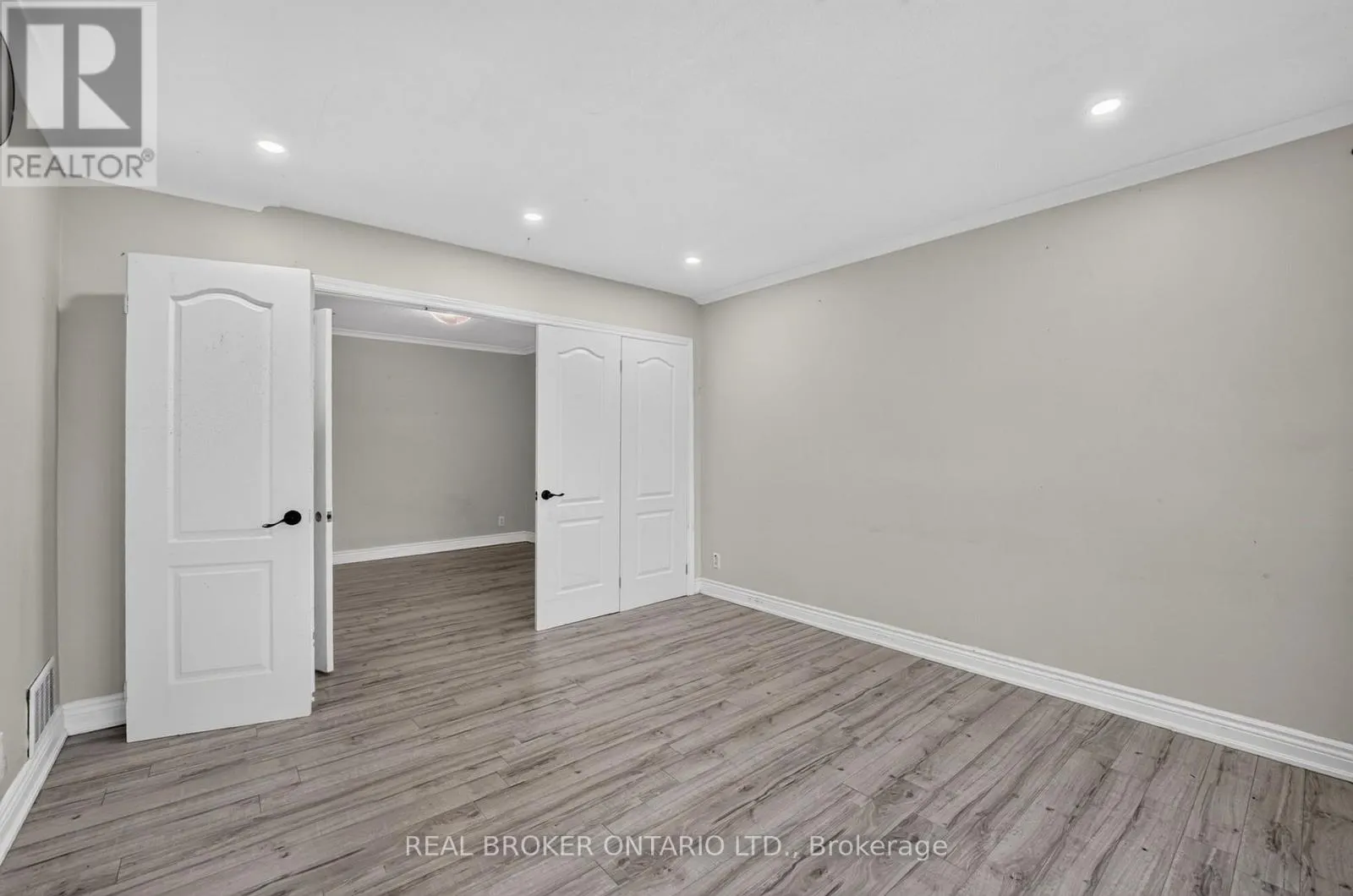 27 VANGE CRESCENT
