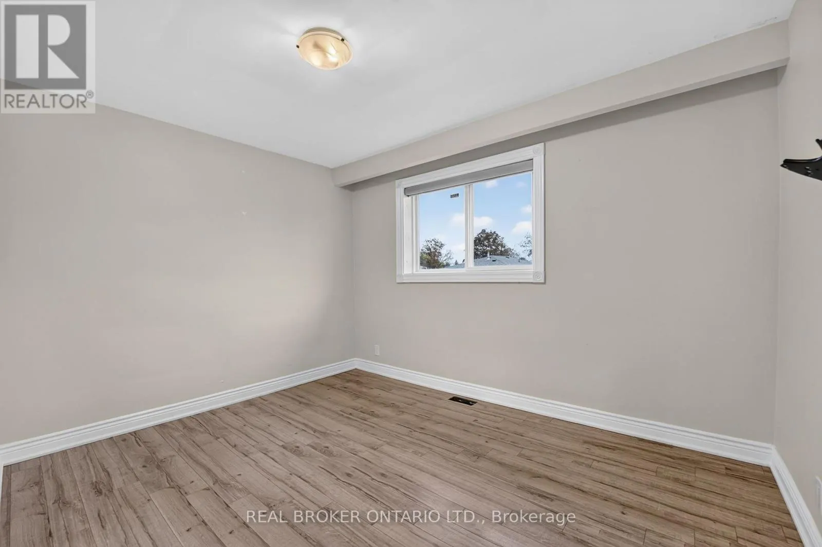 27 VANGE CRESCENT