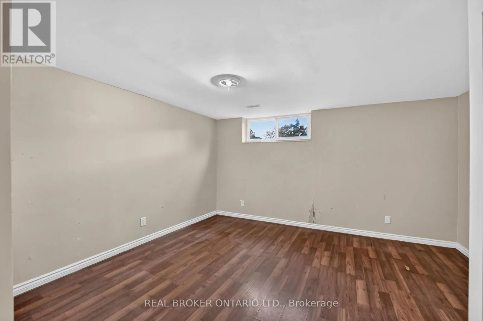 27 VANGE CRESCENT