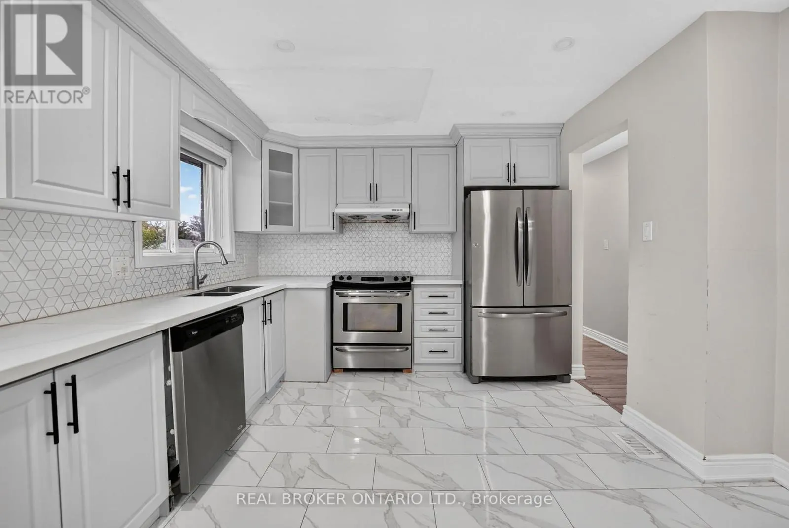 27 VANGE CRESCENT