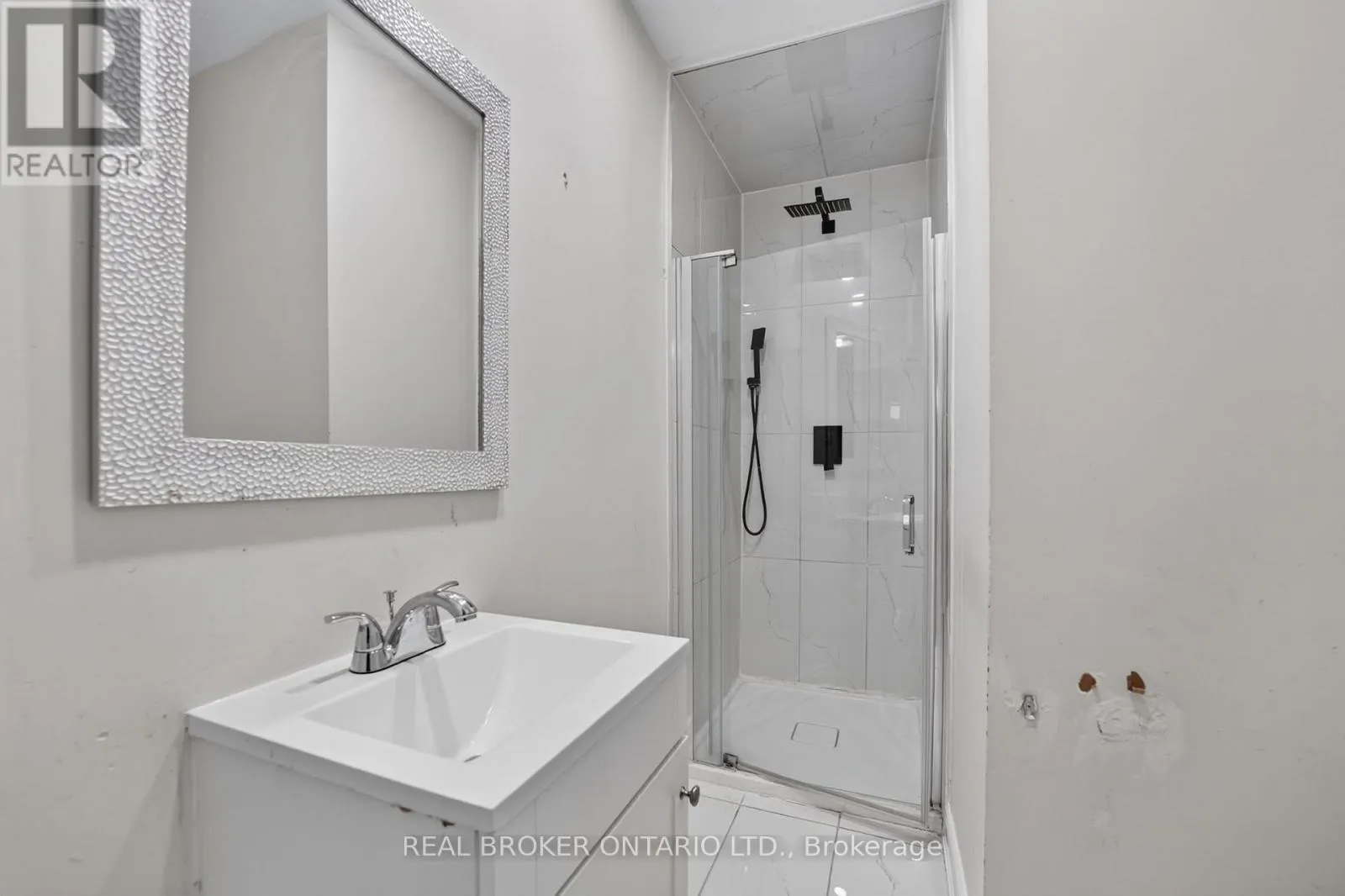 27 VANGE CRESCENT
