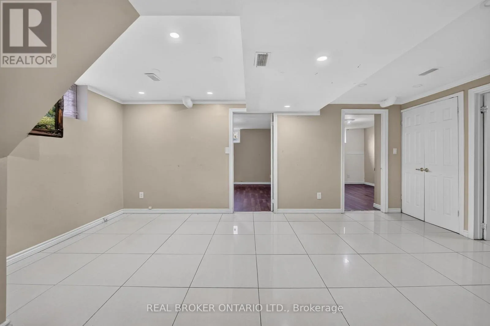 27 VANGE CRESCENT