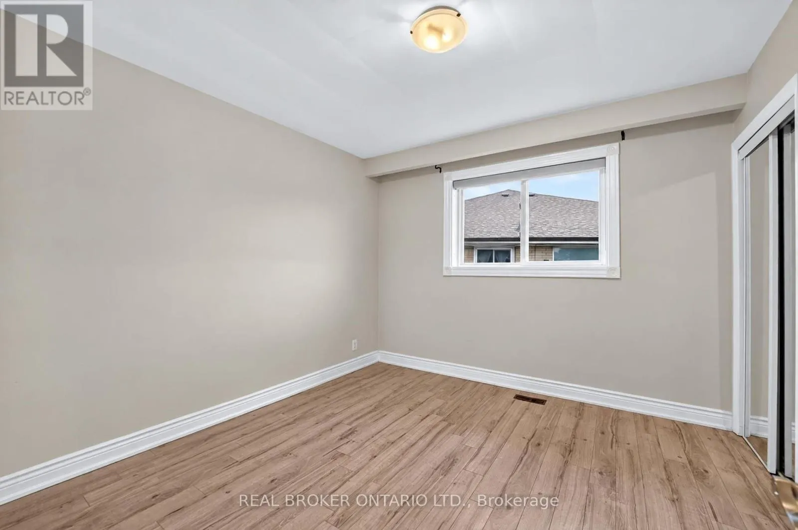 27 VANGE CRESCENT
