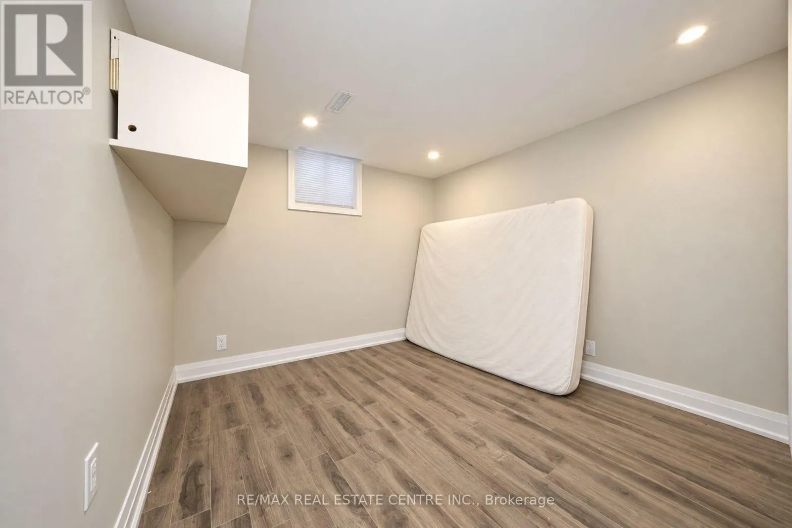 32 MCKINNON AVENUE