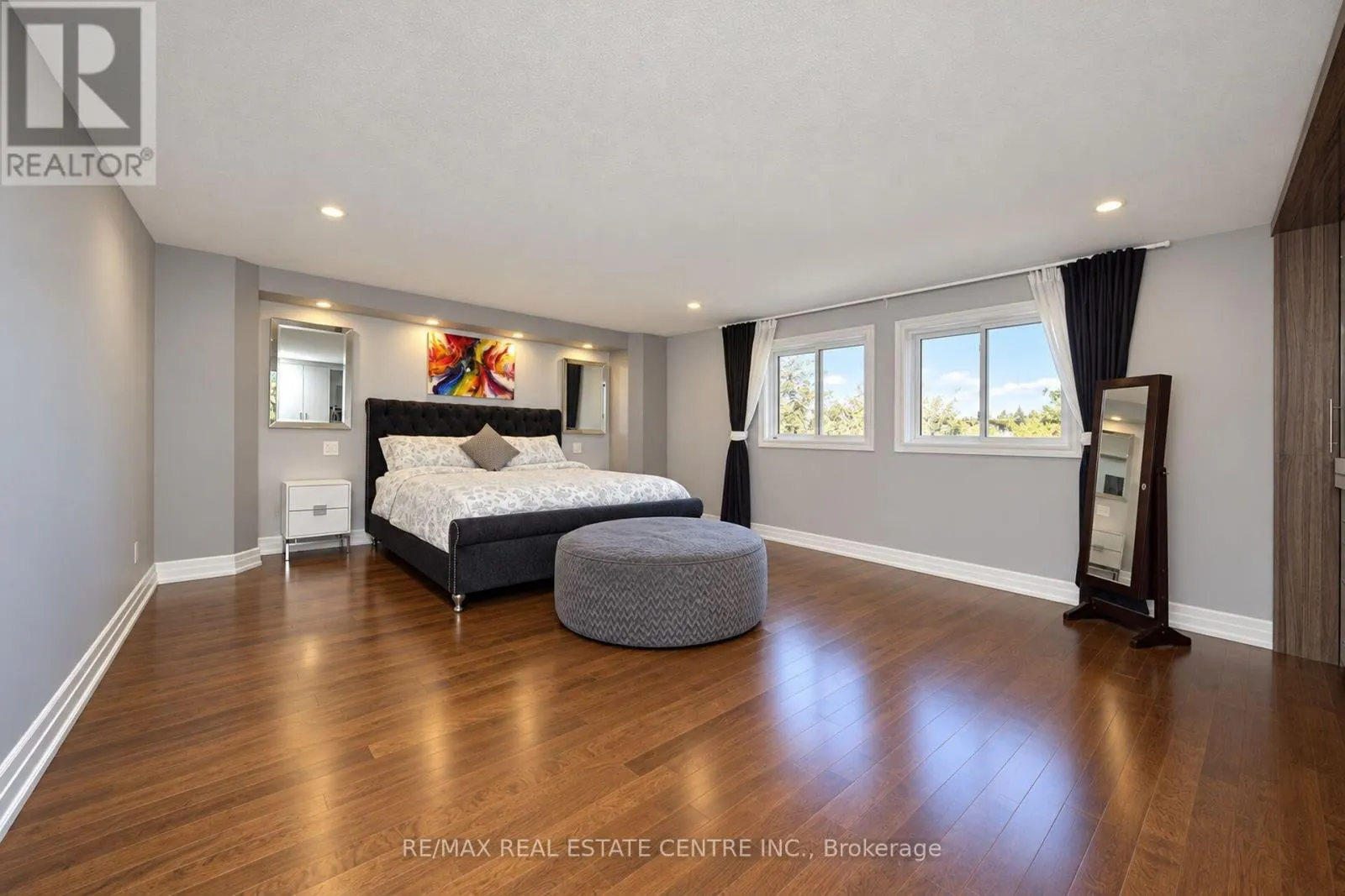 32 MCKINNON AVENUE