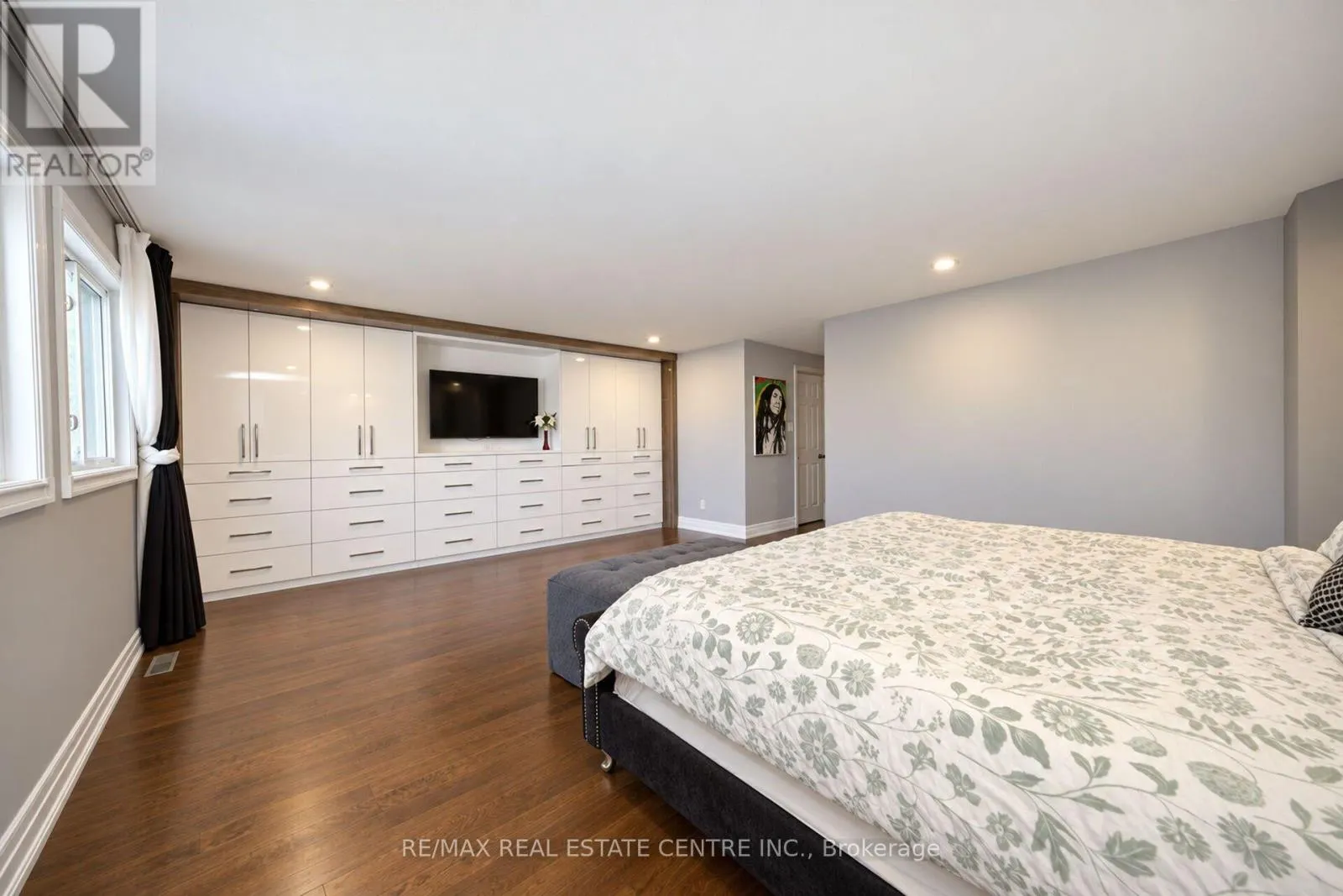 32 MCKINNON AVENUE
