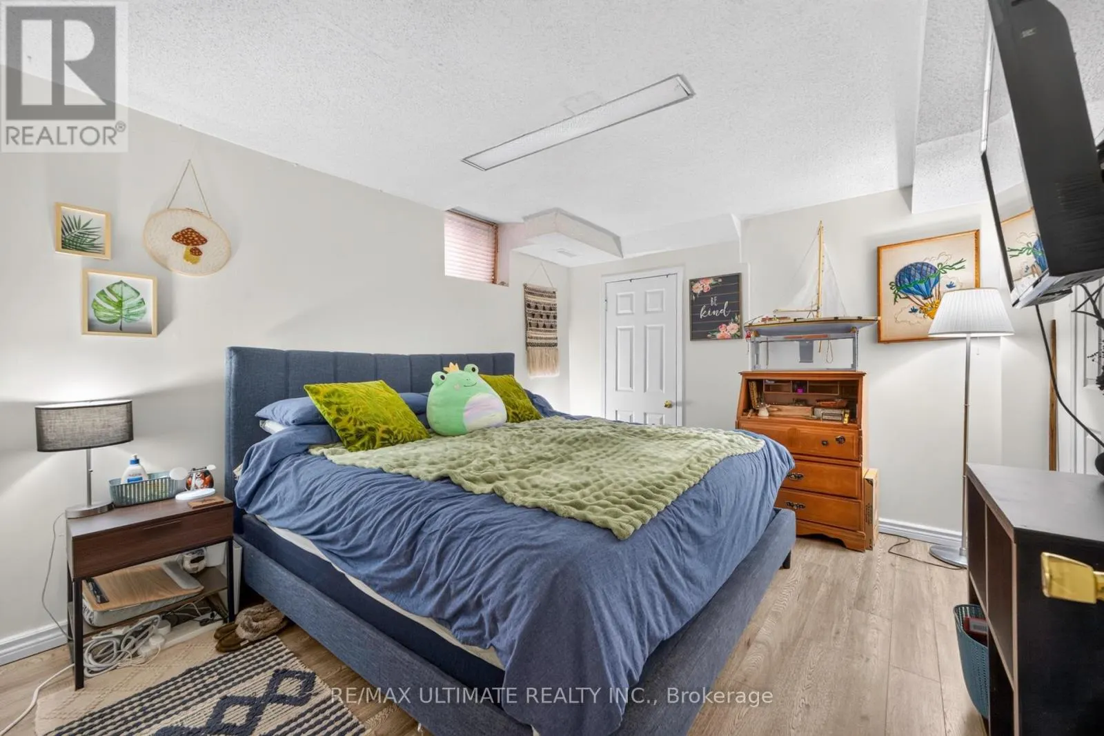 96 CRESTHAVEN ROAD