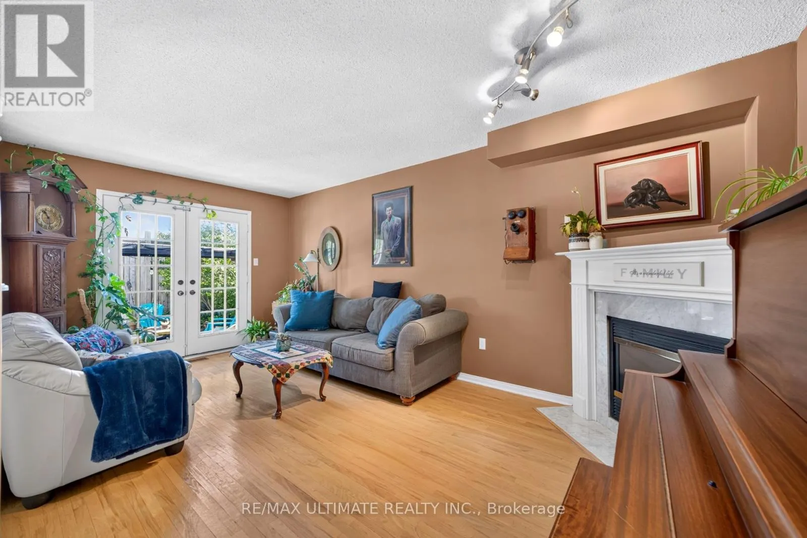 96 CRESTHAVEN ROAD