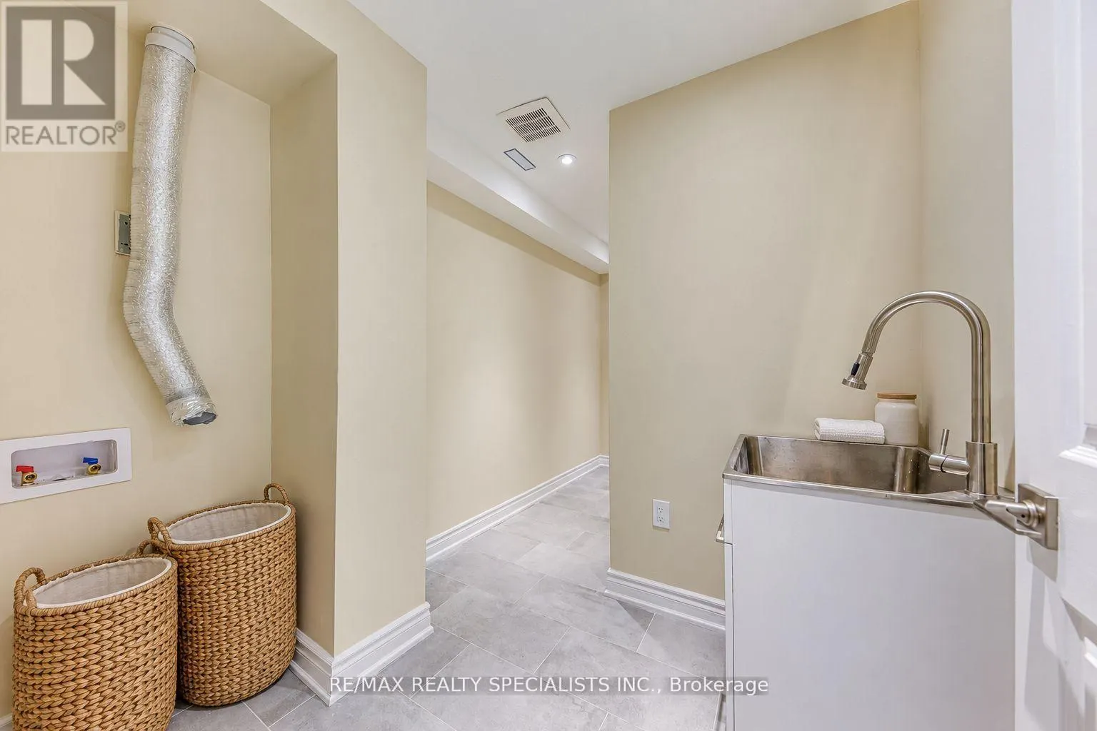 102 SUNFOREST DRIVE