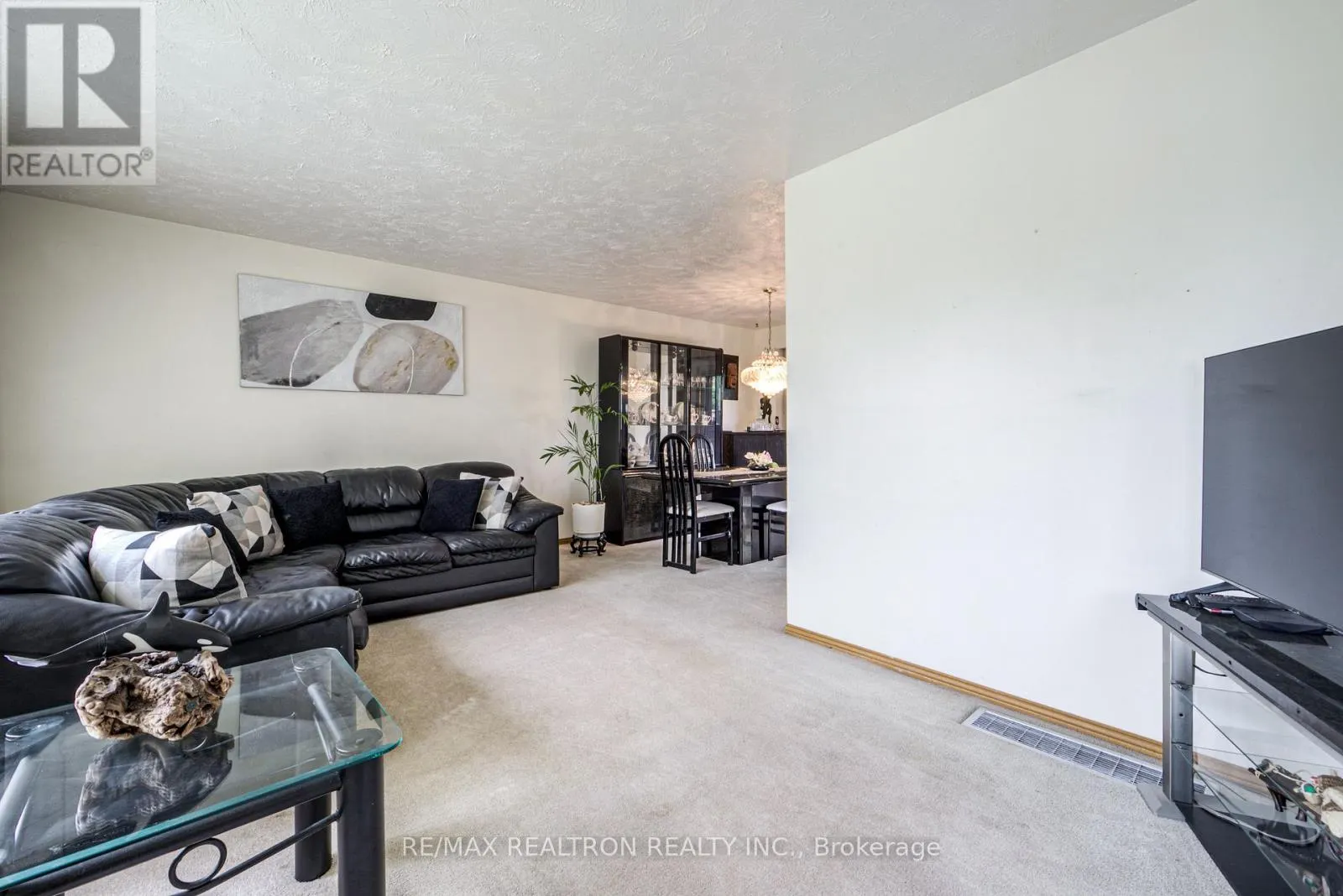 62 HULLMAR DRIVE