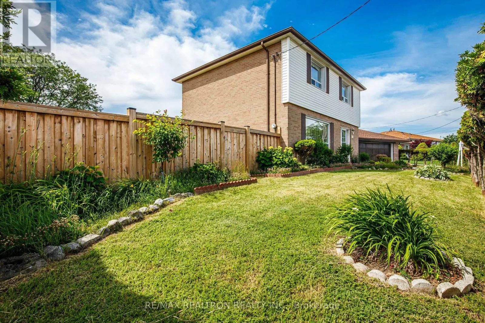 62 HULLMAR DRIVE