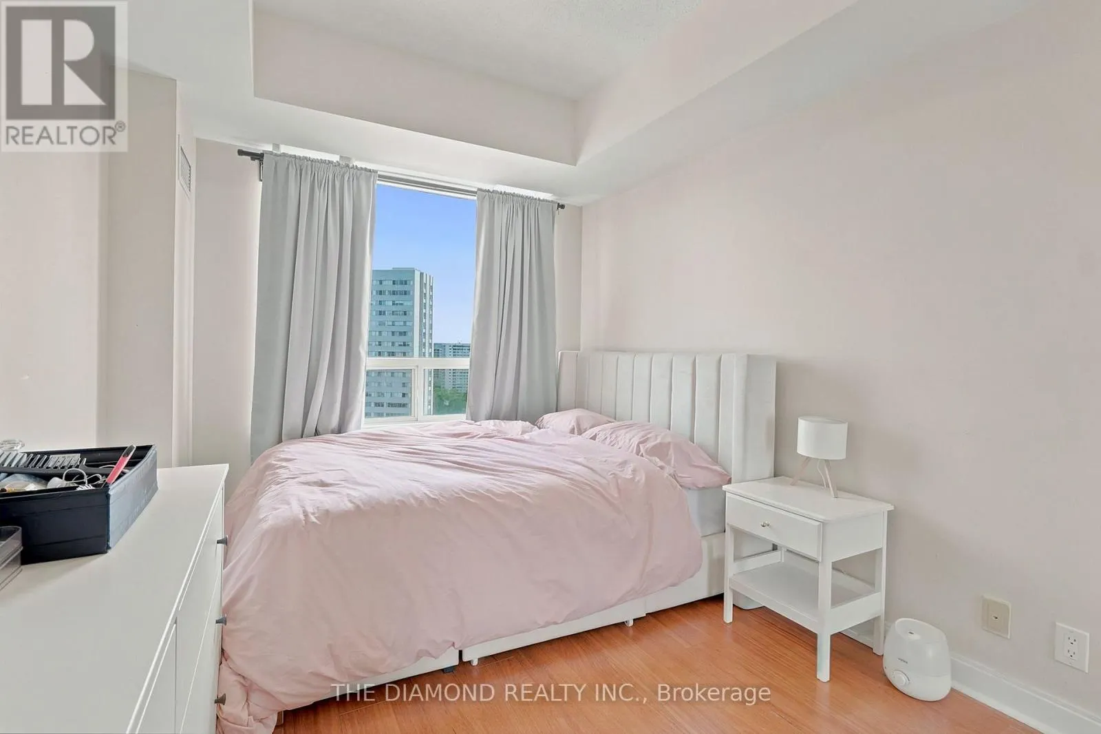 1505 - 90 ABSOLUTE AVENUE