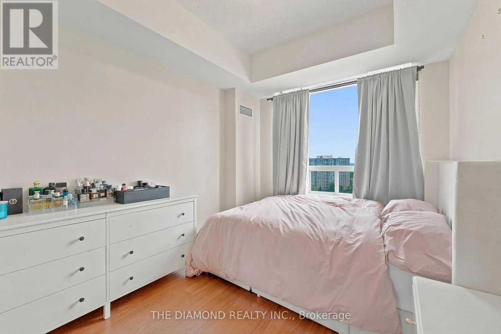 1505 - 90 ABSOLUTE AVENUE