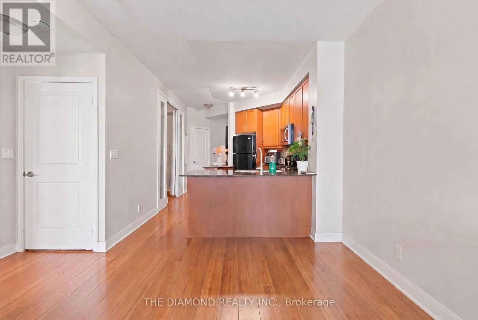 1505 - 90 ABSOLUTE AVENUE
