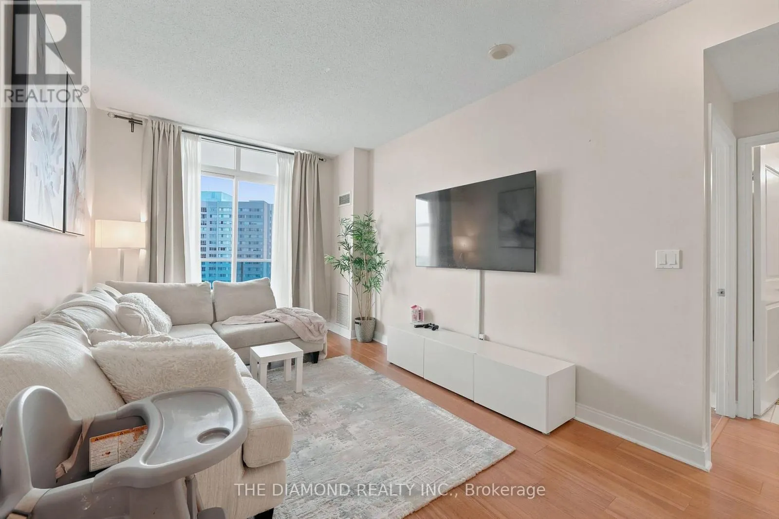 1505 - 90 ABSOLUTE AVENUE