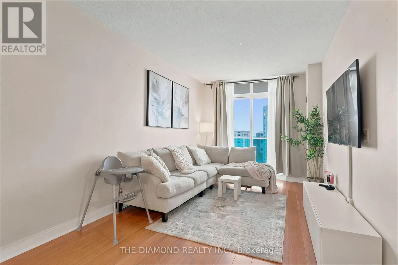 1505 - 90 ABSOLUTE AVENUE