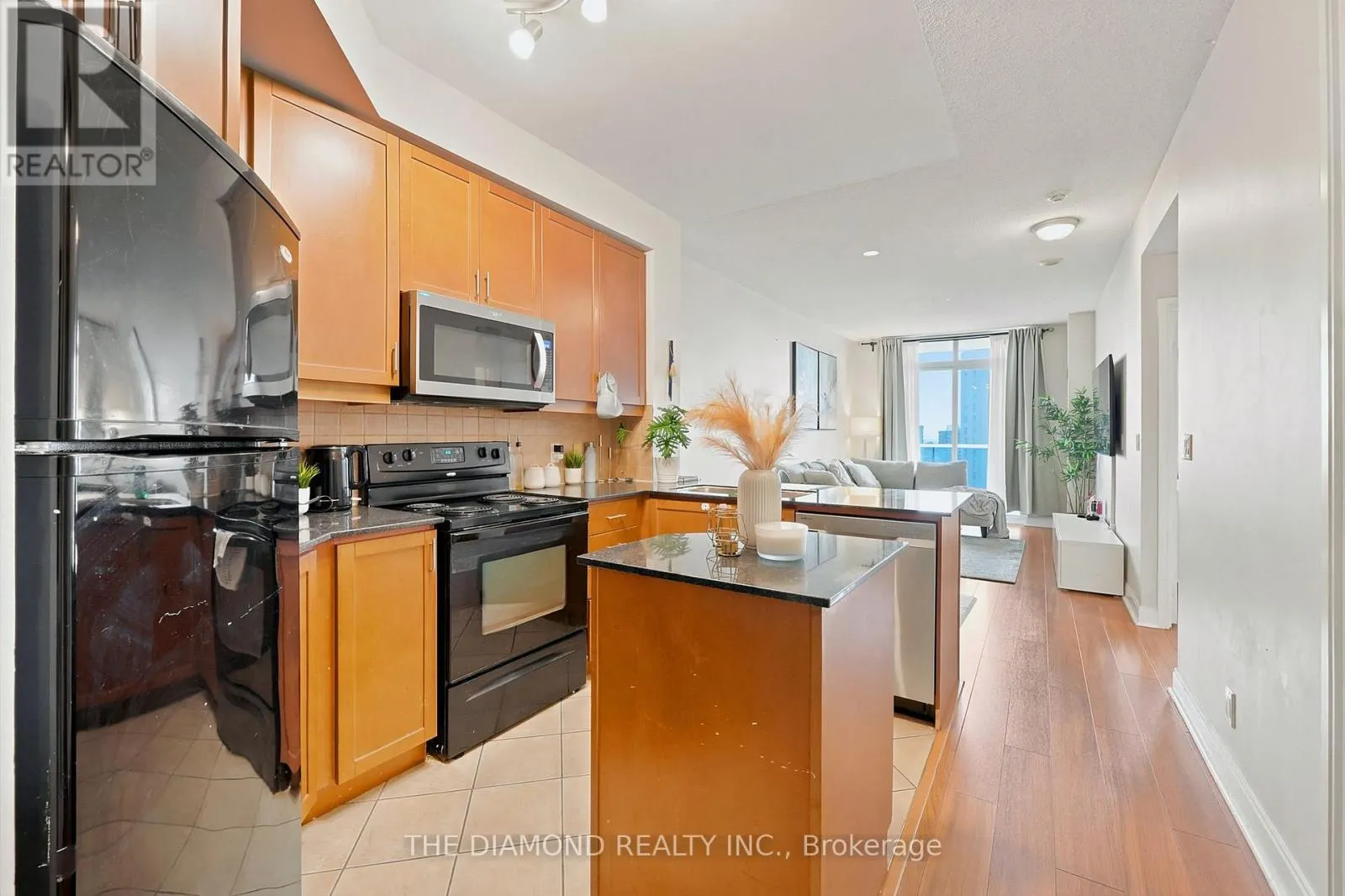 1505 - 90 ABSOLUTE AVENUE