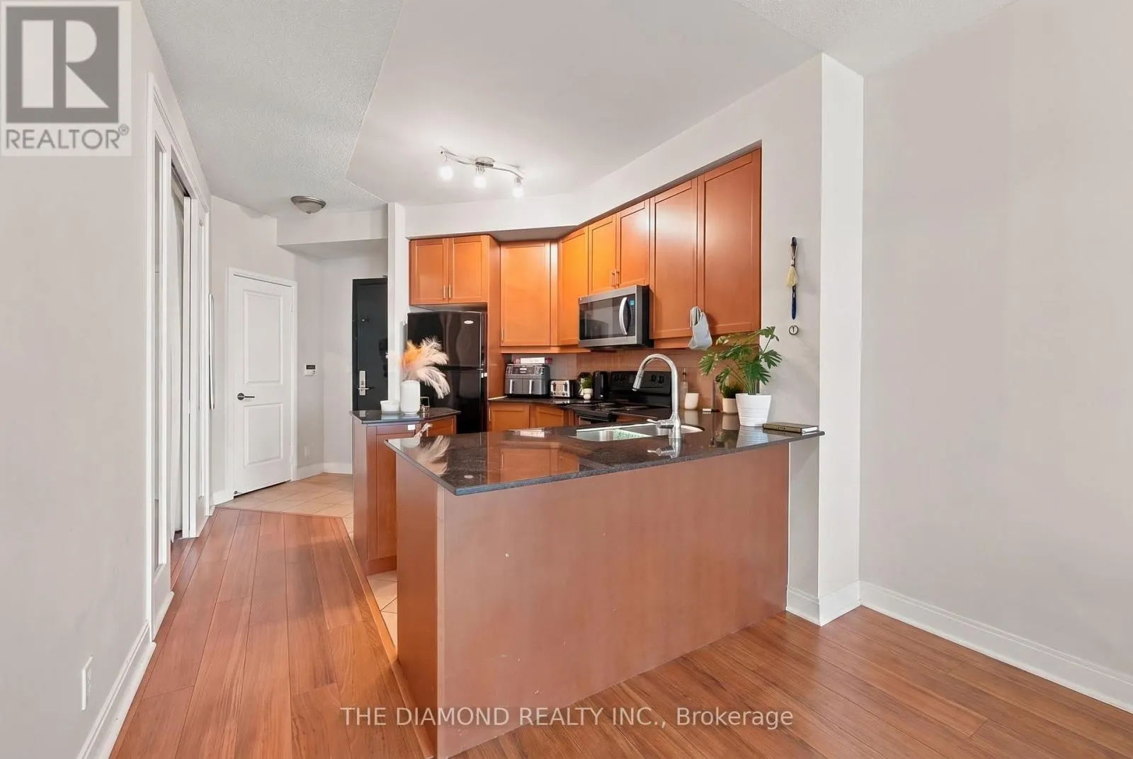 1505 - 90 ABSOLUTE AVENUE