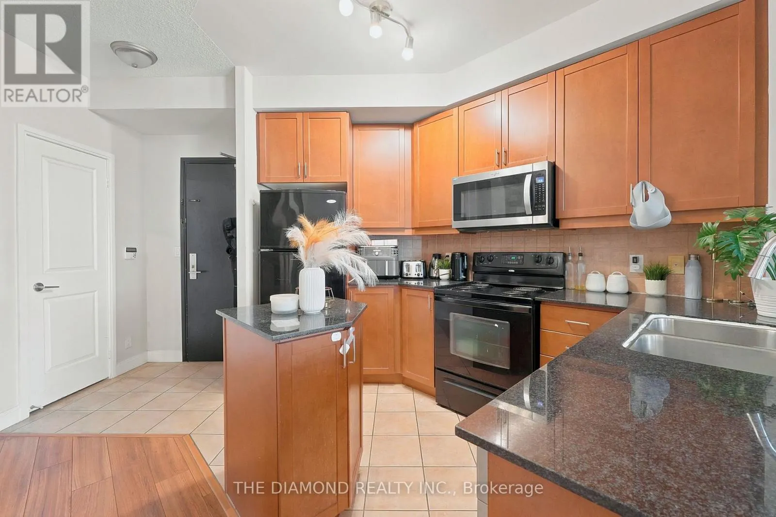 1505 - 90 ABSOLUTE AVENUE