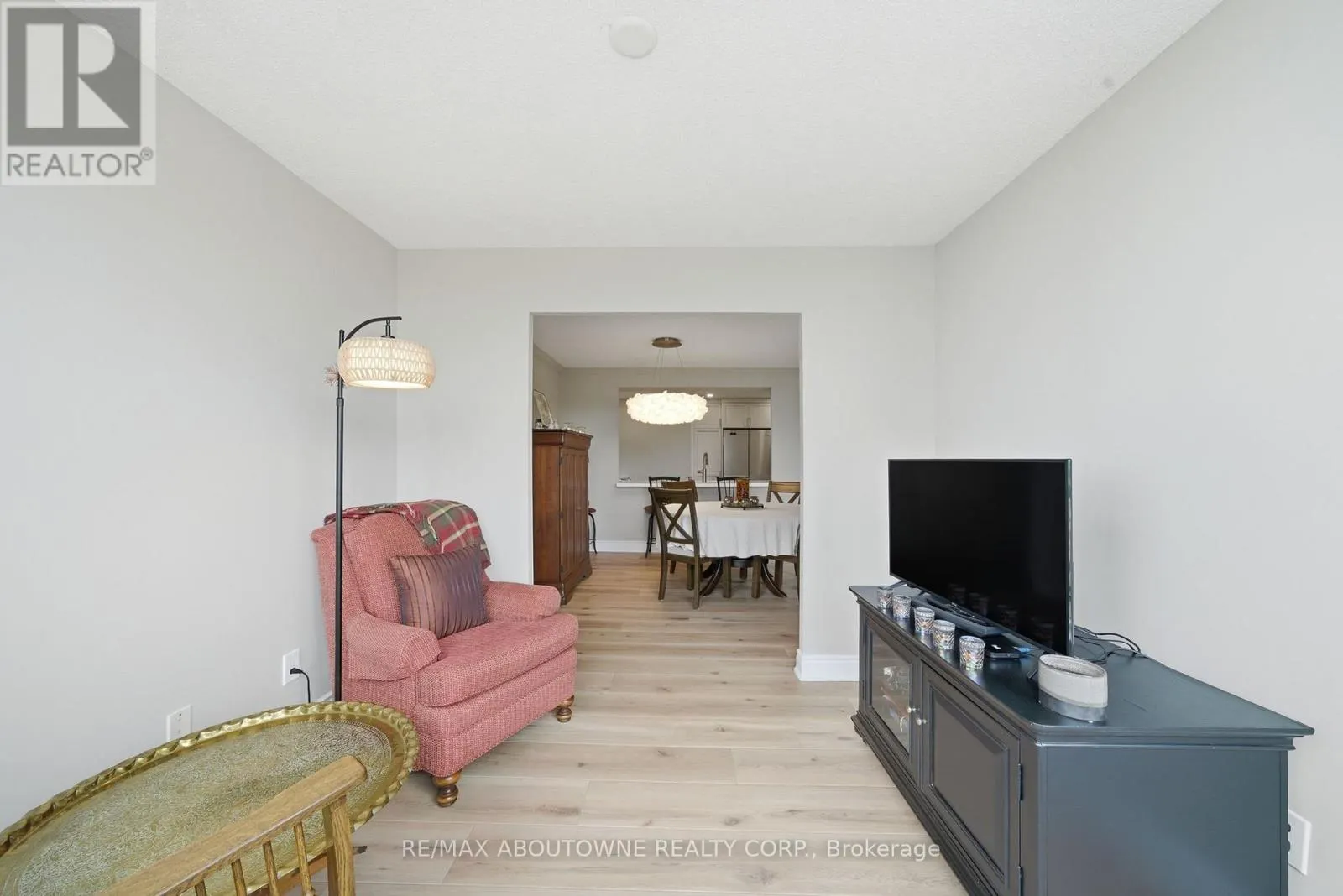 606 - 442 MAPLE AVENUE