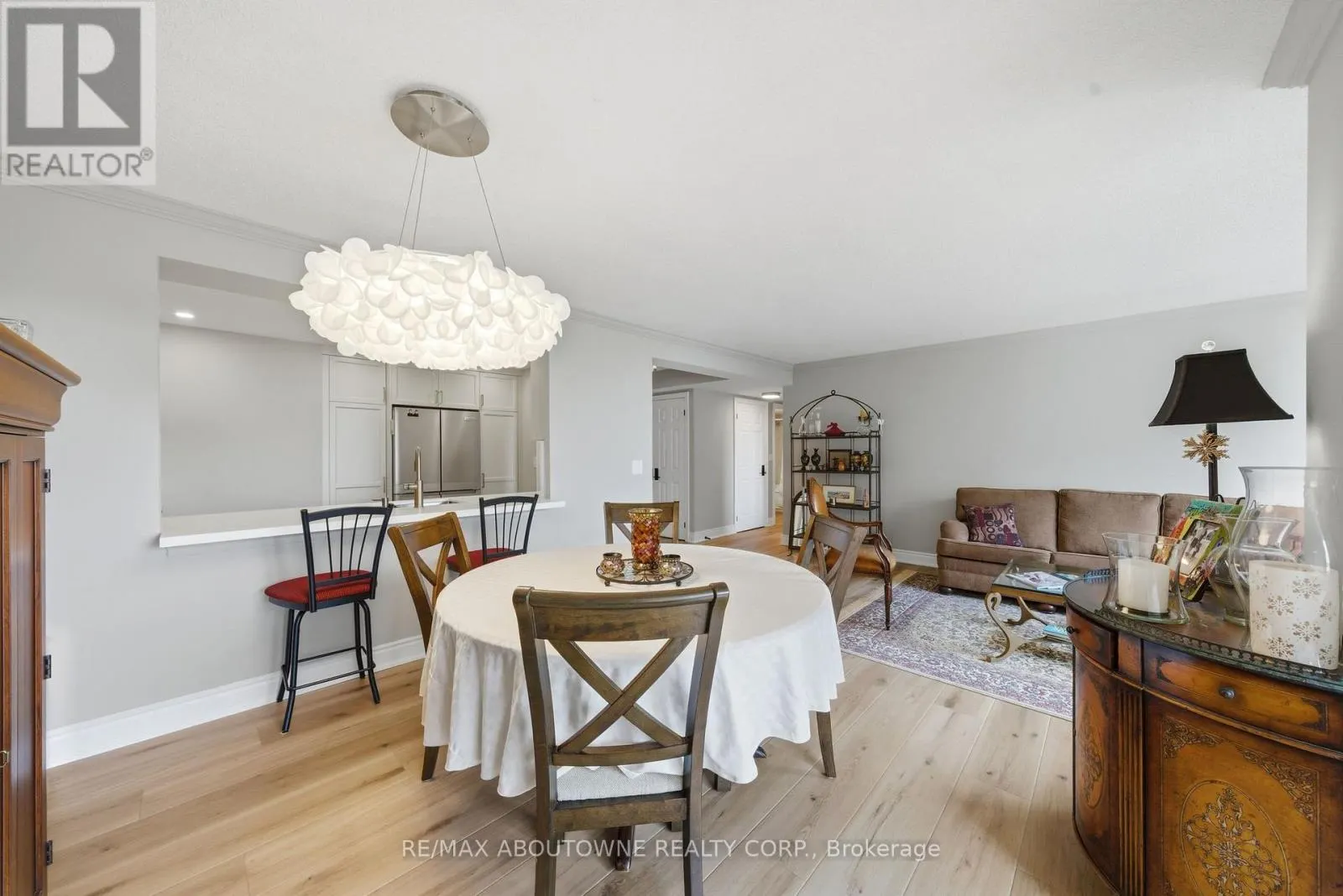 606 - 442 MAPLE AVENUE